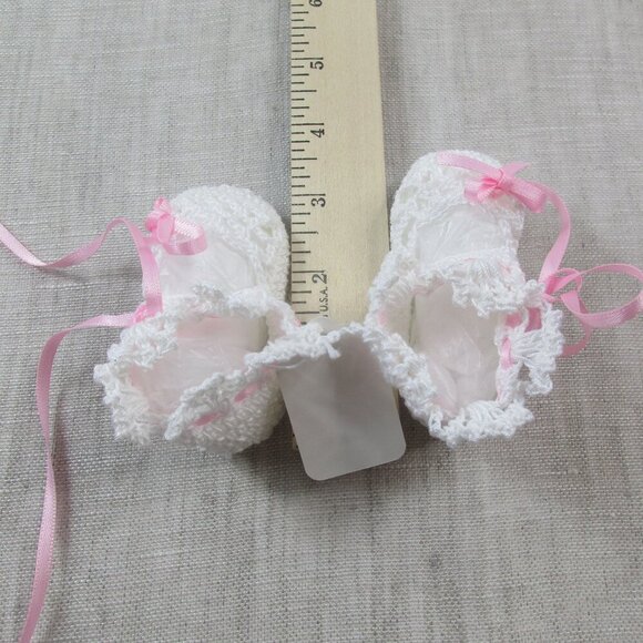 Crib Booties Baby Shoes Newborn White Crochet Knit Ribbon Soft Comfort - Picture 3 of 6